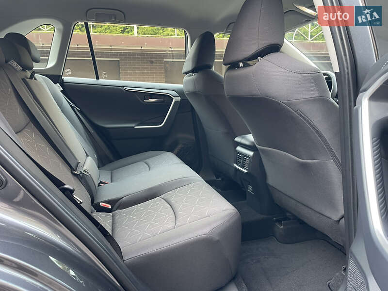Внедорожник / Кроссовер Toyota RAV4 2022 в Черновцах