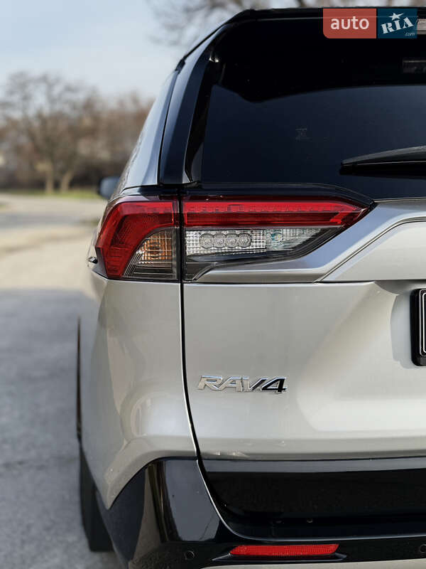 Внедорожник / Кроссовер Toyota RAV4 2019 в Днепре