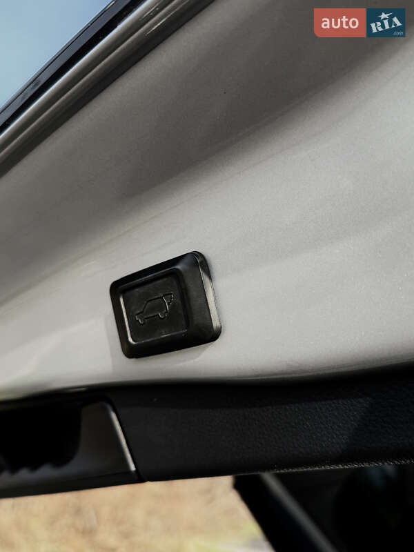 Внедорожник / Кроссовер Toyota RAV4 2019 в Днепре