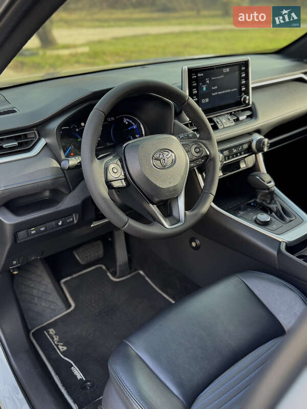 Внедорожник / Кроссовер Toyota RAV4 2019 в Днепре