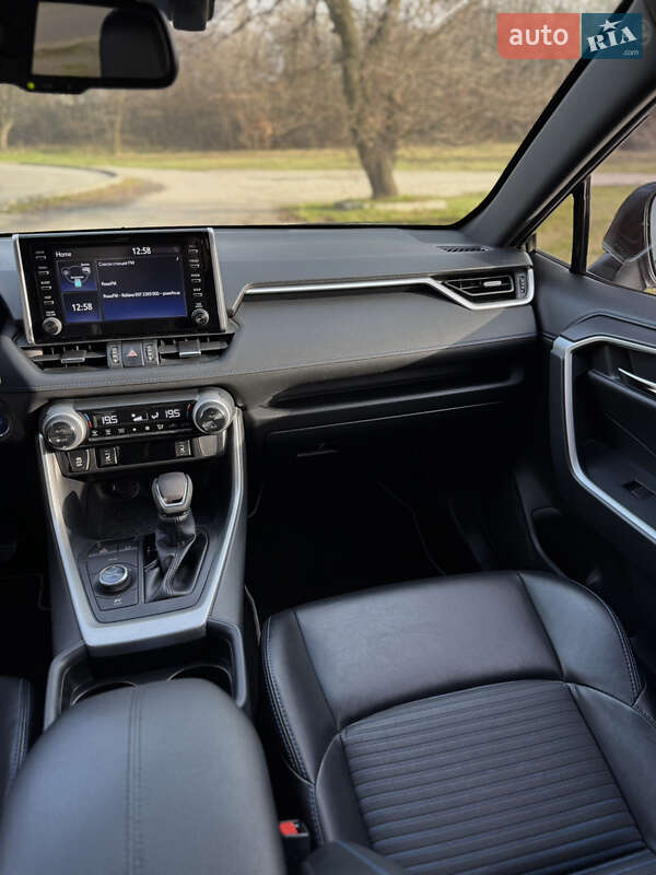 Внедорожник / Кроссовер Toyota RAV4 2019 в Днепре