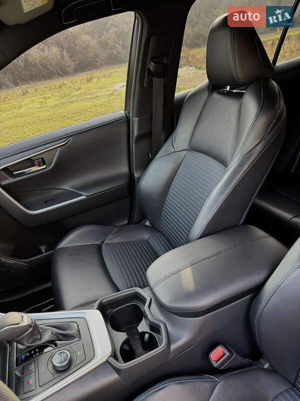 Внедорожник / Кроссовер Toyota RAV4 2019 в Днепре