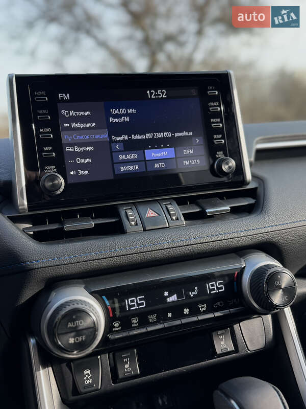 Внедорожник / Кроссовер Toyota RAV4 2019 в Днепре