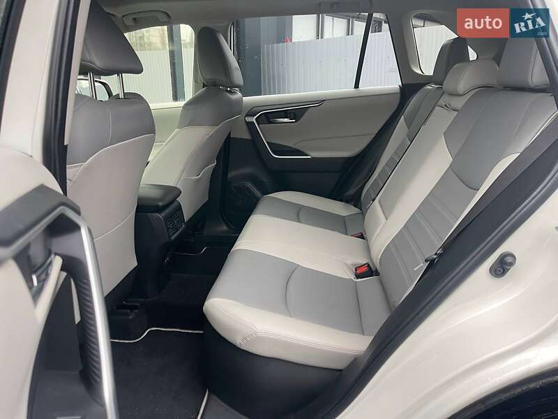 Внедорожник / Кроссовер Toyota RAV4 2022 в Киеве