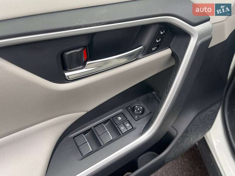 Внедорожник / Кроссовер Toyota RAV4 2022 в Киеве