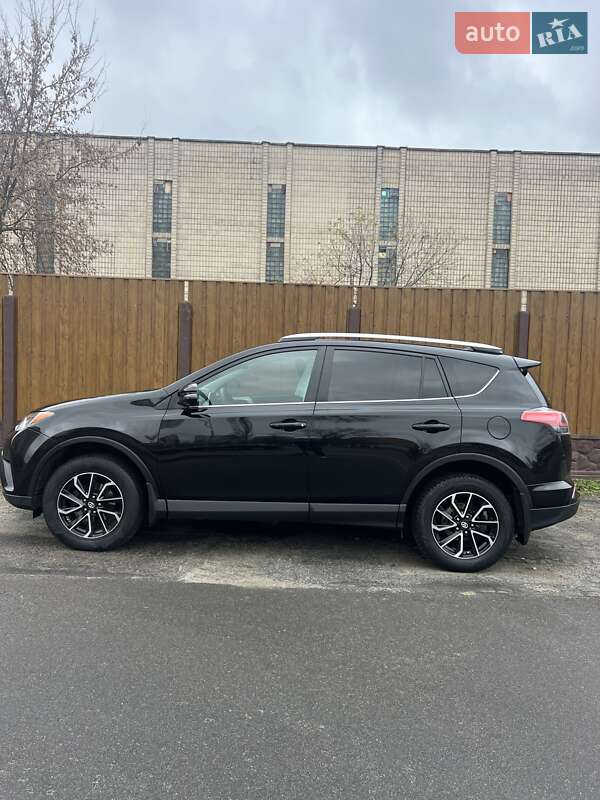 Внедорожник / Кроссовер Toyota RAV4 2016 в Киеве