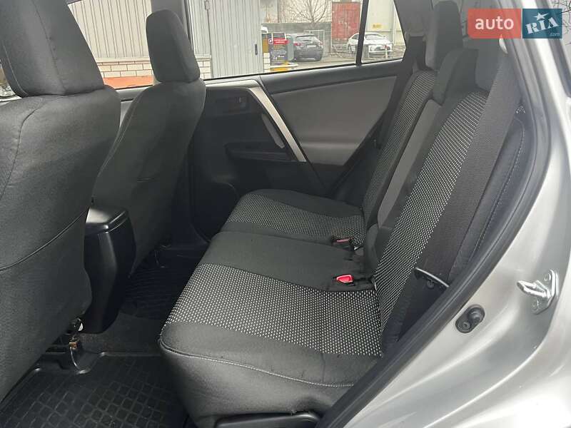 Внедорожник / Кроссовер Toyota RAV4 2015 в Днепре