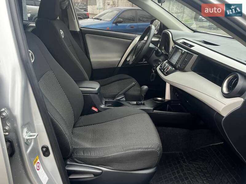 Внедорожник / Кроссовер Toyota RAV4 2015 в Днепре
