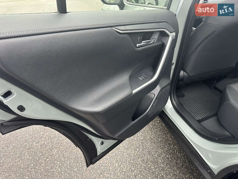 Позашляховик / Кросовер Toyota RAV4 2023 в Києві фото 68 Позашляховик / Кросовер Toyota RAV4 2023 в Києві