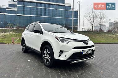 Позашляховик / Кросовер Toyota RAV4 2016 в Києві