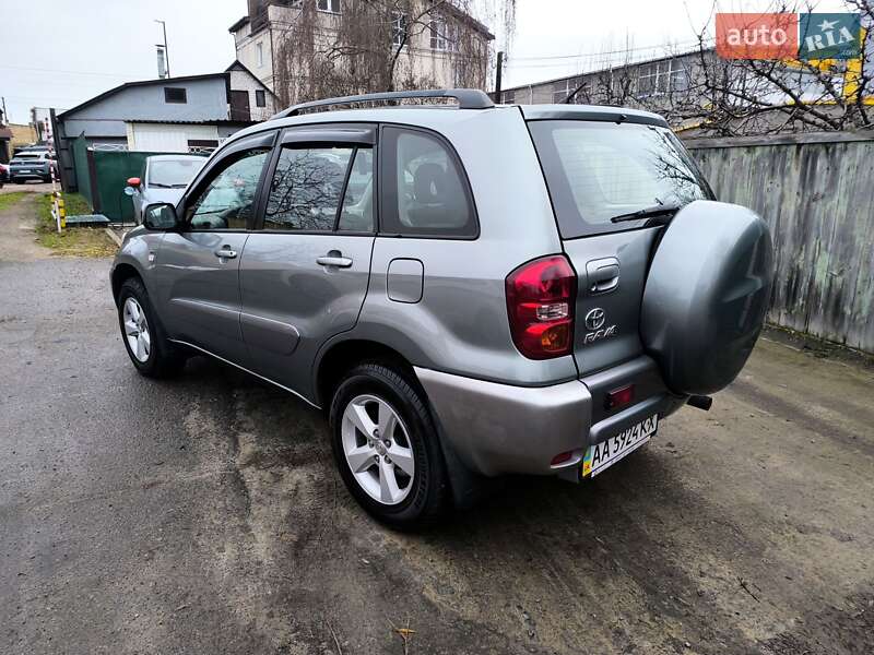 Позашляховик / Кросовер Toyota RAV4 2003 в Києві
