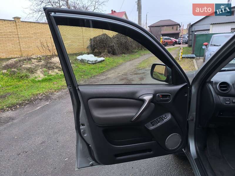 Позашляховик / Кросовер Toyota RAV4 2003 в Києві