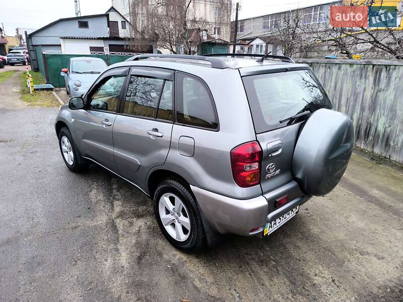 Позашляховик / Кросовер Toyota RAV4 2003 в Києві