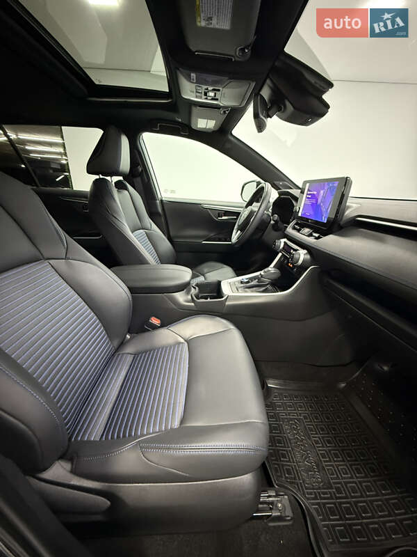 Позашляховик / Кросовер Toyota RAV4 2023 в Одесі