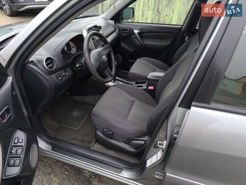 Позашляховик / Кросовер Toyota RAV4 2003 в Києві