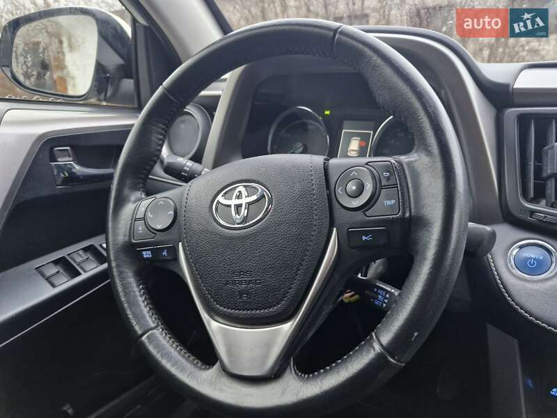 Позашляховик / Кросовер Toyota RAV4 2017 в Умані
