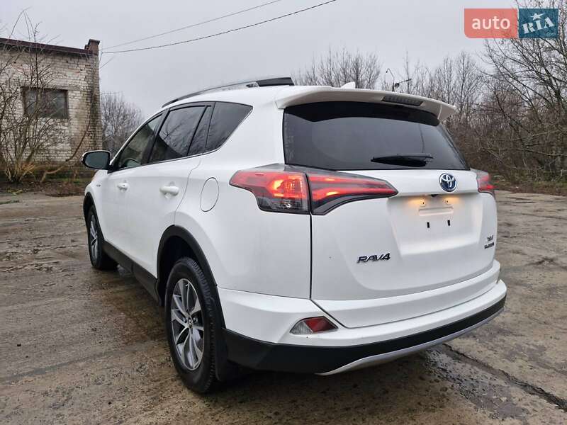 Позашляховик / Кросовер Toyota RAV4 2017 в Умані