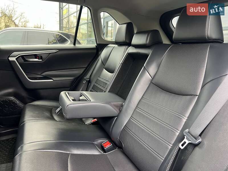 Внедорожник / Кроссовер Toyota RAV4 2021 в Ивано-Франковске
