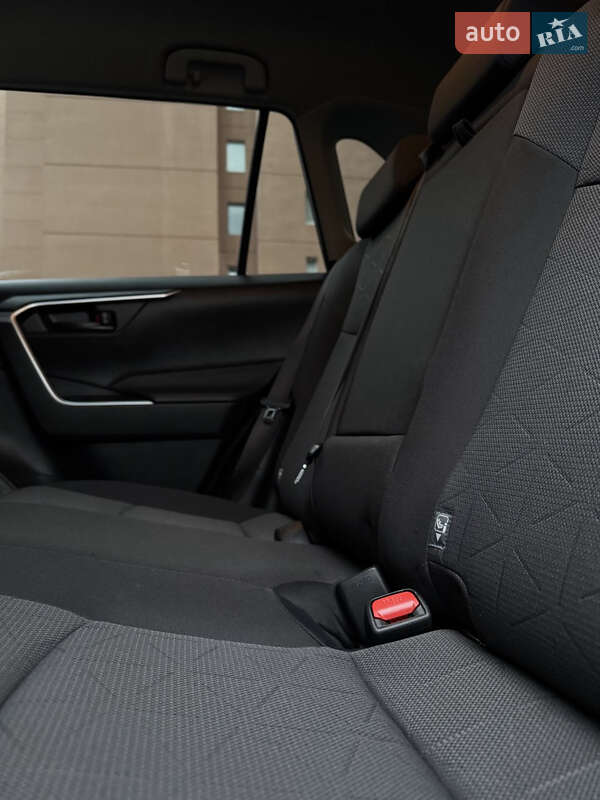 Позашляховик / Кросовер Toyota RAV4 2020 в Києві