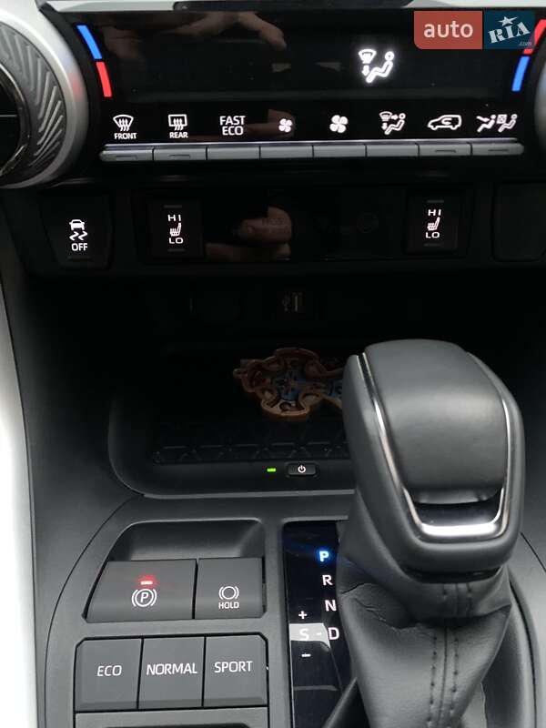 Позашляховик / Кросовер Toyota RAV4 2023 в Києві