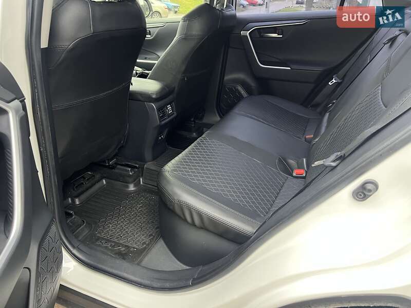 Позашляховик / Кросовер Toyota RAV4 2019 в Києві