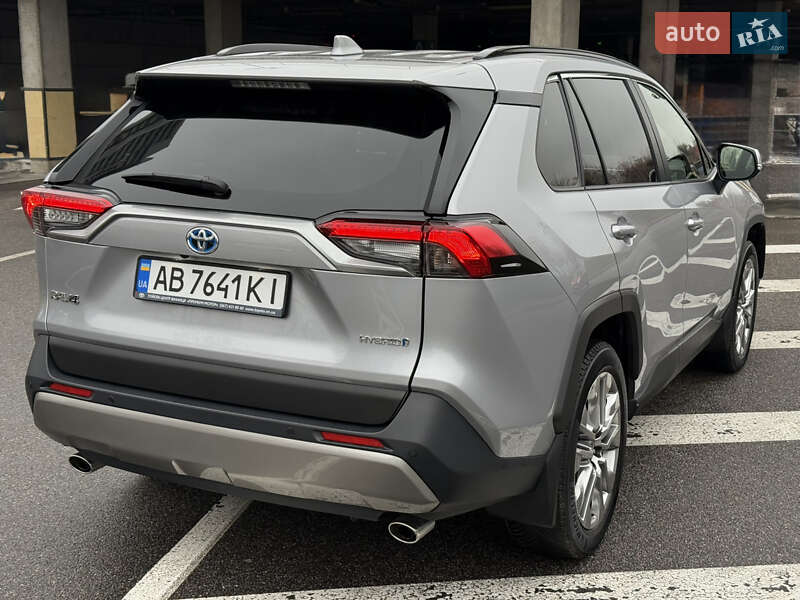 Позашляховик / Кросовер Toyota RAV4 2024 в Києві