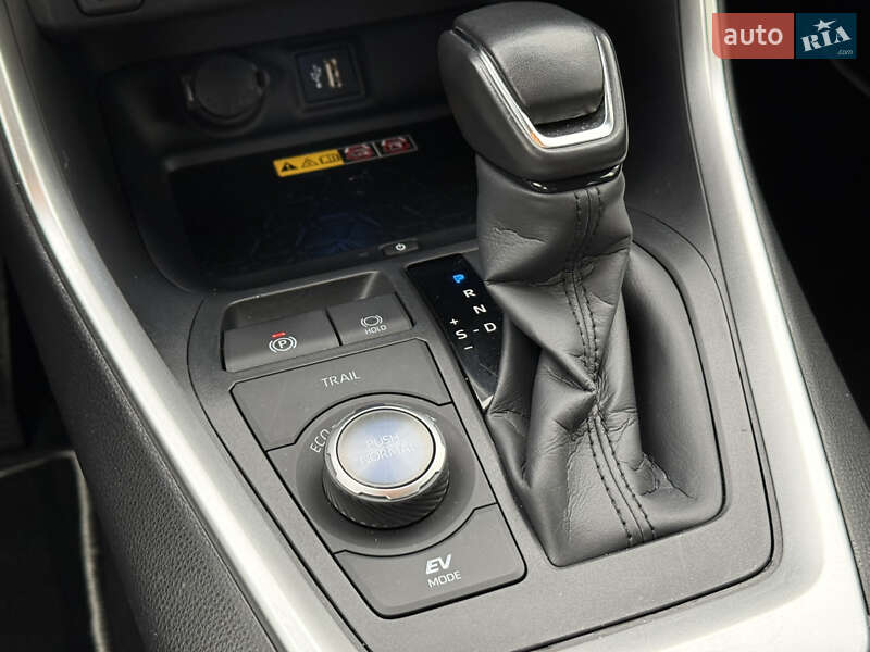 Позашляховик / Кросовер Toyota RAV4 2024 в Києві