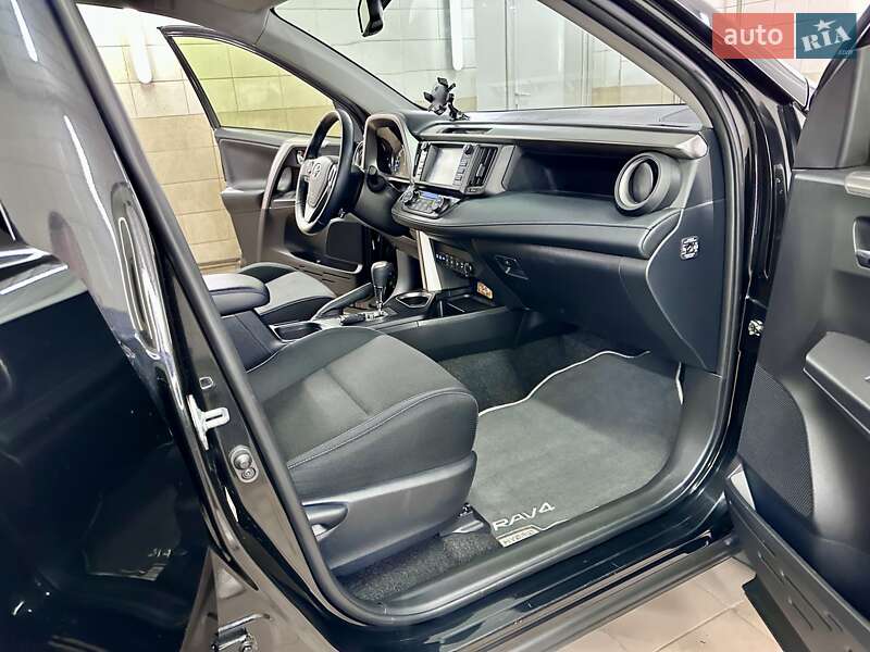 Позашляховик / Кросовер Toyota RAV4 2018 в Сумах