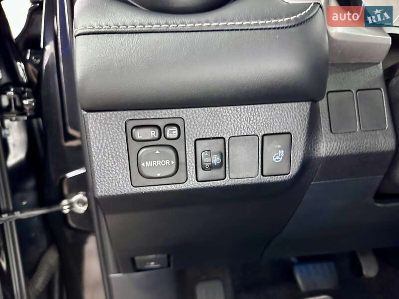 Позашляховик / Кросовер Toyota RAV4 2018 в Сумах