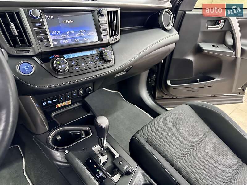 Позашляховик / Кросовер Toyota RAV4 2018 в Сумах