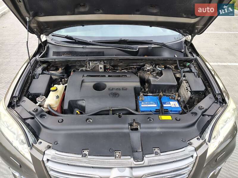 Внедорожник / Кроссовер Toyota RAV4 2010 в Львове