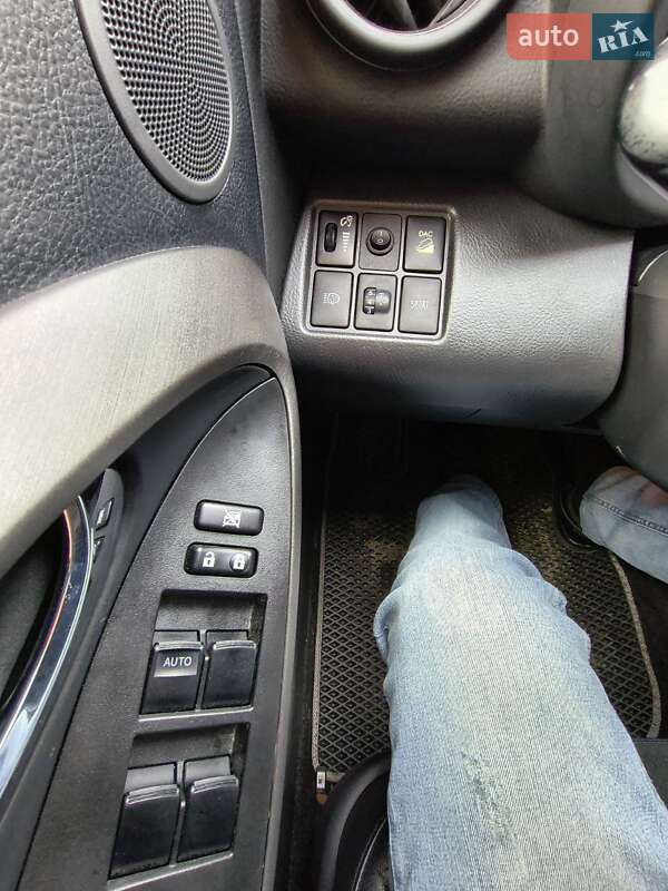 Внедорожник / Кроссовер Toyota RAV4 2012 в Софиевской Борщаговке