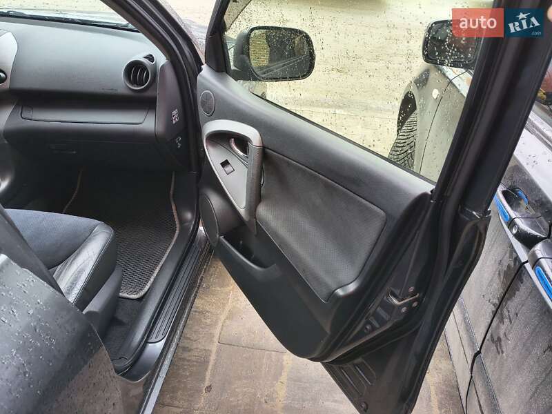 Внедорожник / Кроссовер Toyota RAV4 2012 в Софиевской Борщаговке