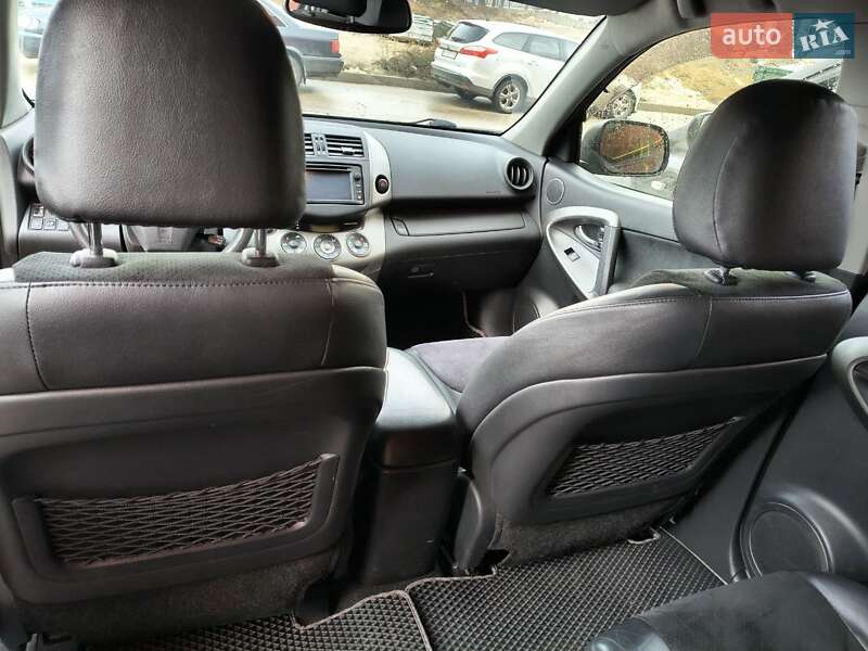 Внедорожник / Кроссовер Toyota RAV4 2012 в Софиевской Борщаговке