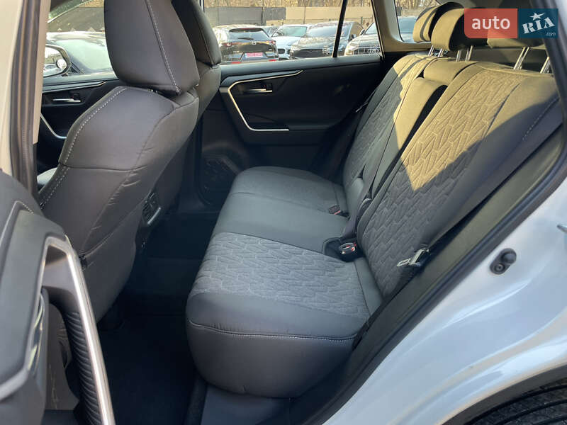 Внедорожник / Кроссовер Toyota RAV4 2019 в Киеве