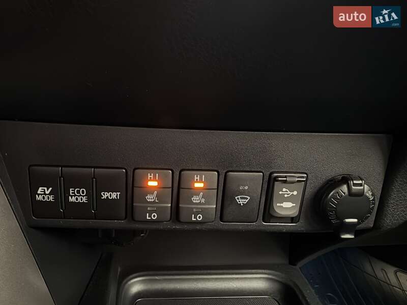 Внедорожник / Кроссовер Toyota RAV4 2017 в Одессе