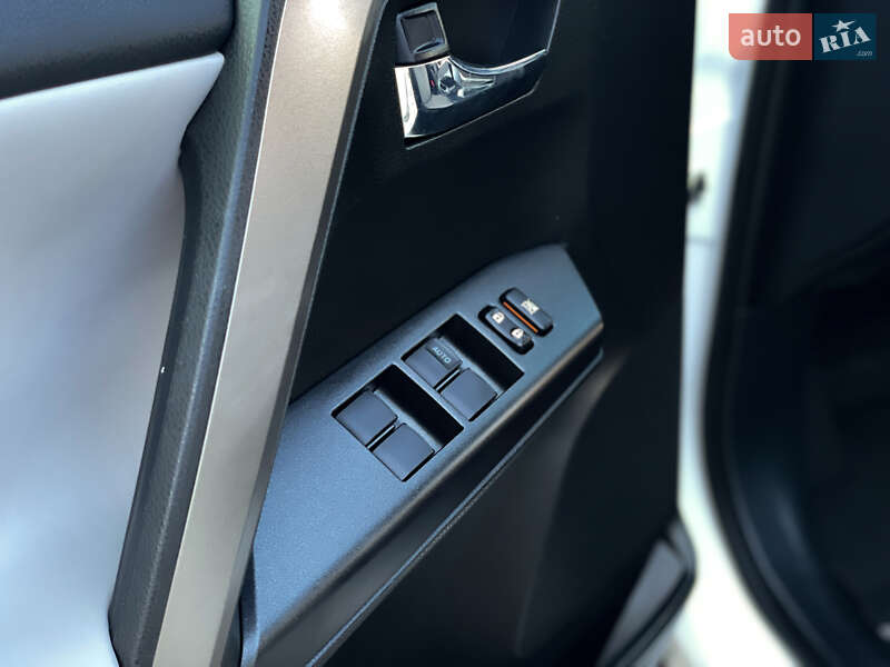 Внедорожник / Кроссовер Toyota RAV4 2016 в Одессе фото 37 Внедорожник / Кроссовер Toyota RAV4 2016 в Одессе