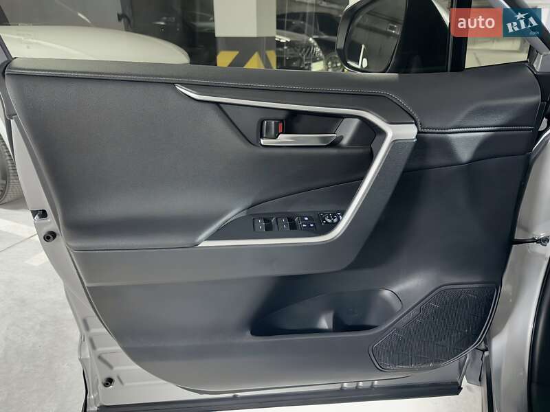 Внедорожник / Кроссовер Toyota RAV4 2025 в Днепре