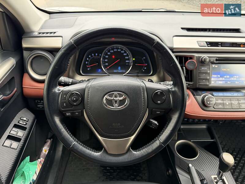Внедорожник / Кроссовер Toyota RAV4 2014 в Белой Церкви