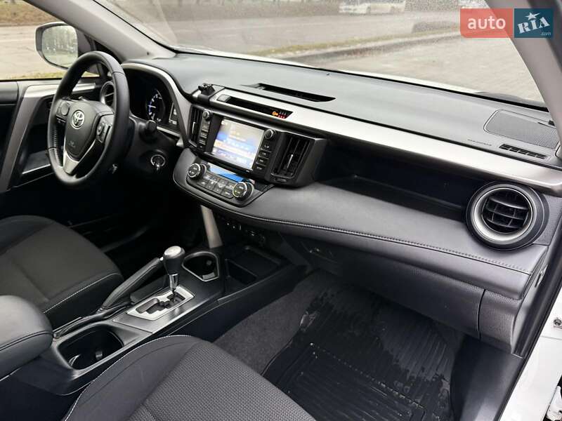 Позашляховик / Кросовер Toyota RAV4 2016 в Києві фото 49 Позашляховик / Кросовер Toyota RAV4 2016 в Києві