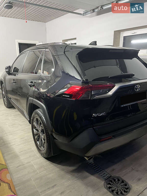 Внедорожник / Кроссовер Toyota RAV4 2023 в Виннице