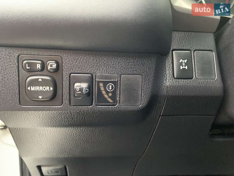 Позашляховик / Кросовер Toyota RAV4 2016 в Києві фото 36 Позашляховик / Кросовер Toyota RAV4 2016 в Києві