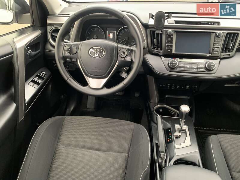 Позашляховик / Кросовер Toyota RAV4 2016 в Києві фото 51 Позашляховик / Кросовер Toyota RAV4 2016 в Києві