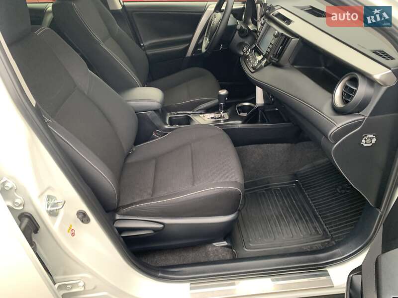 Позашляховик / Кросовер Toyota RAV4 2016 в Києві фото 46 Позашляховик / Кросовер Toyota RAV4 2016 в Києві