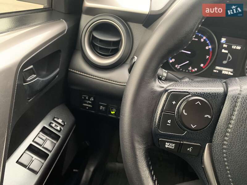 Позашляховик / Кросовер Toyota RAV4 2016 в Києві фото 56 Позашляховик / Кросовер Toyota RAV4 2016 в Києві