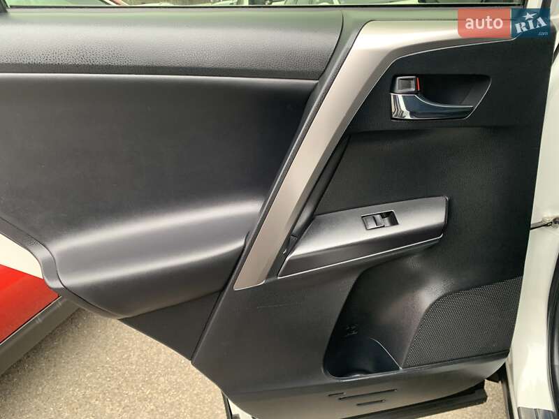 Позашляховик / Кросовер Toyota RAV4 2016 в Києві фото 72 Позашляховик / Кросовер Toyota RAV4 2016 в Києві