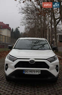 Позашляховик / Кросовер Toyota RAV4 2019 в Мукачевому