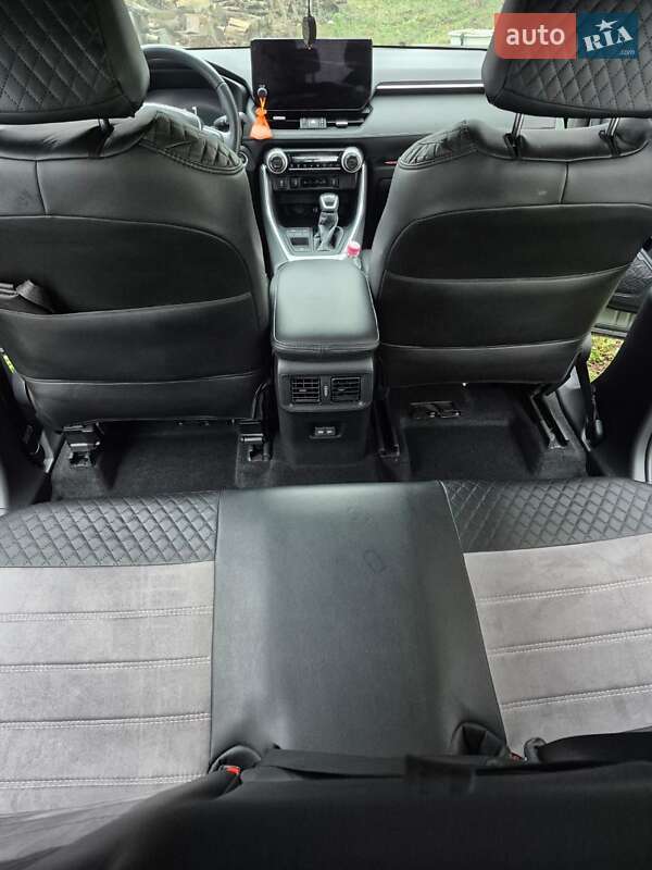 Внедорожник / Кроссовер Toyota RAV4 2023 в Ильинцах
