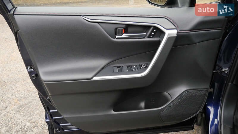 Позашляховик / Кросовер Toyota RAV4 2020 в Львові