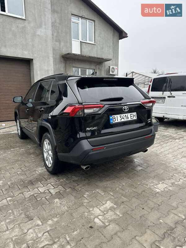 Позашляховик / Кросовер Toyota RAV4 2019 в Полтаві